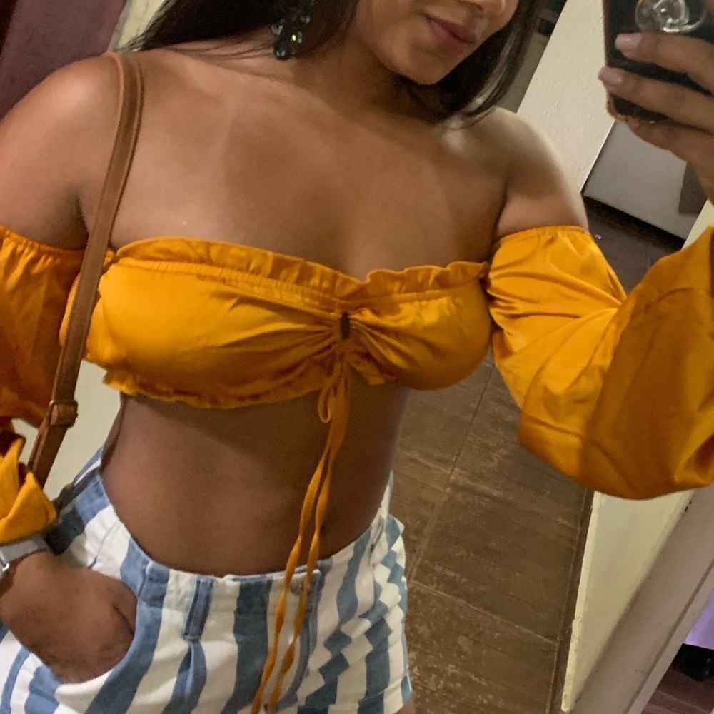 Cropped long sleeves satin look
